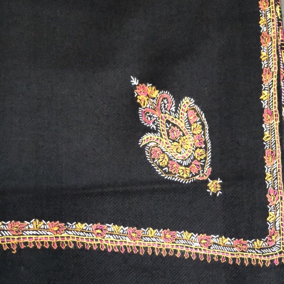 Vintage Embroidered Shawl from Nepal - Picture 4 of 6